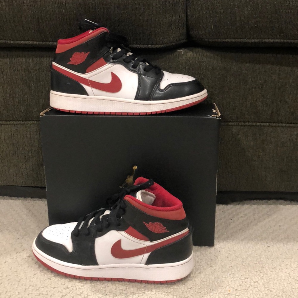 COPY - Jordan 1s Mid Black Gym Red ❤️🖤